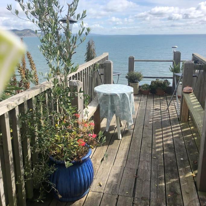 Lyme Clifftop Hideaway ไลม์รีจิส ภายนอก รูปภาพ
