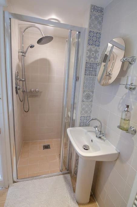Lyme Clifftop Hideaway ไลม์รีจิส ภายนอก รูปภาพ