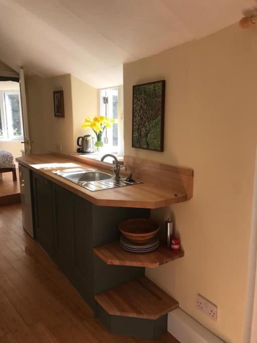 Lyme Clifftop Hideaway ไลม์รีจิส ภายนอก รูปภาพ