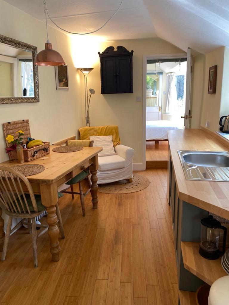 Lyme Clifftop Hideaway ไลม์รีจิส ภายนอก รูปภาพ